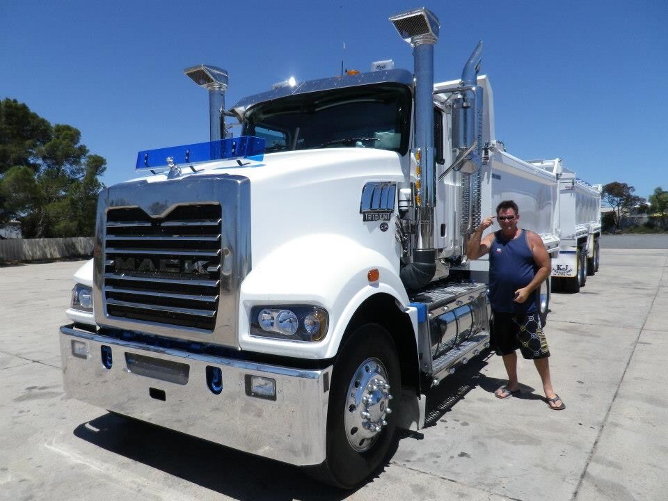Front of a white Mack Titan with the blue K & J stripe